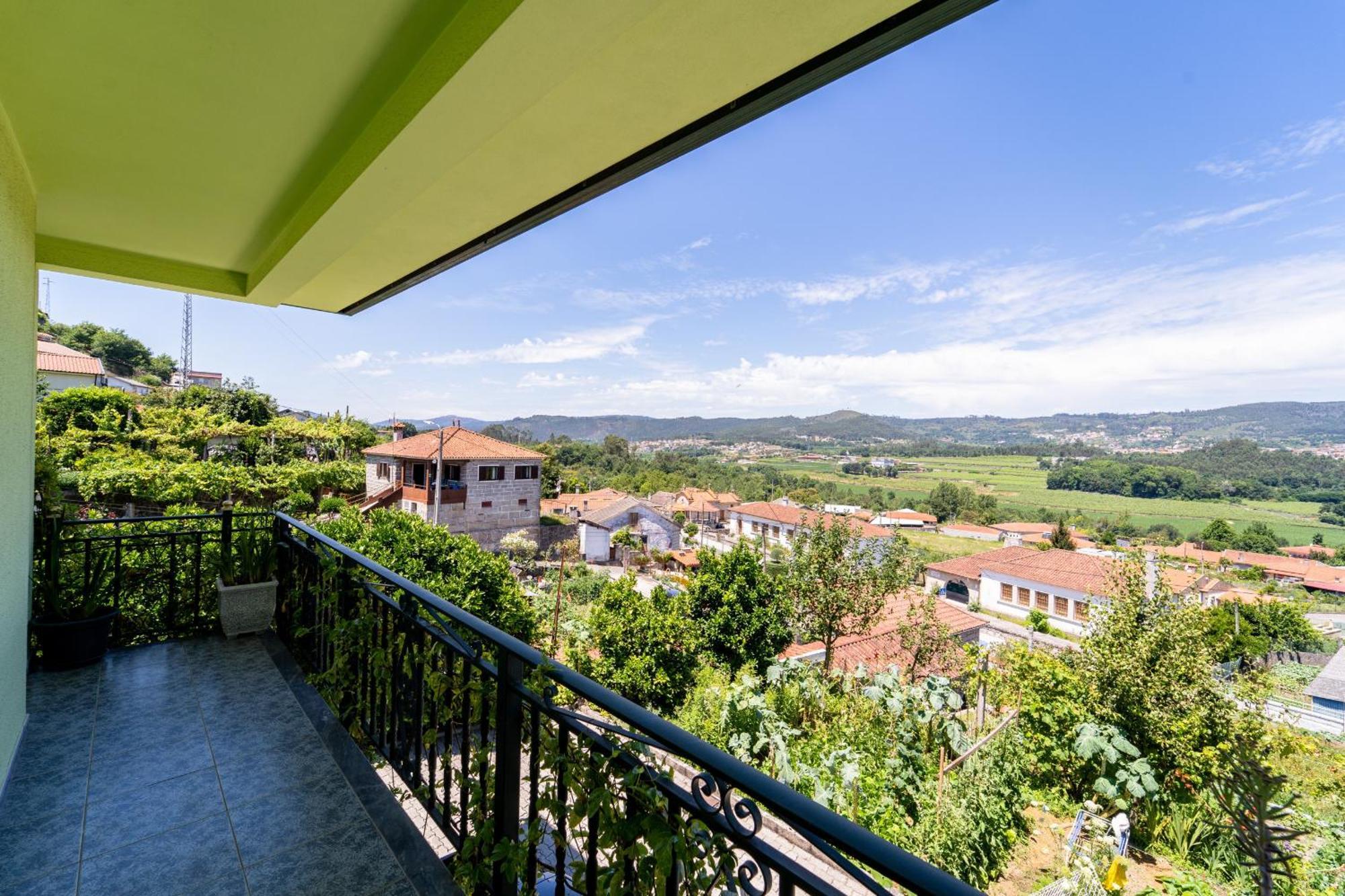 Gondomar Guimaraes - Moradia V3 Com Piscina Natural By House And People Exteriér fotografie